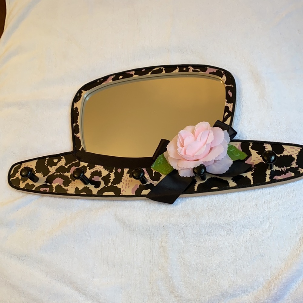 Elissa Held hat mirror